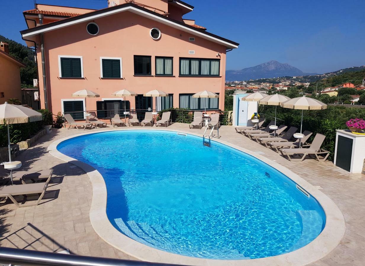 Residence Gli Ulivi Di Eolo Sapri Buitenkant foto